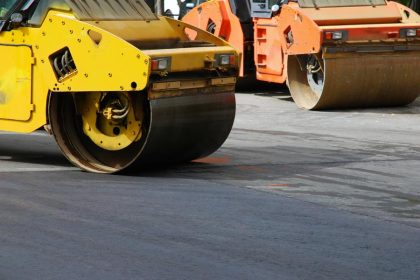 Image of asphalt rollers from APS Chipsealing and Paving, paving a parking lot in Tucson